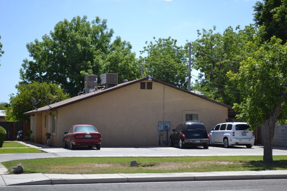 Avenue C 11 Unit Apartment Complex: 1101 S. Avenue C, Yuma, AZ 85364